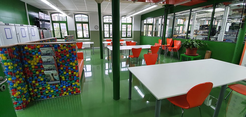 Comfortable staff room with a well thought-out lighting concept