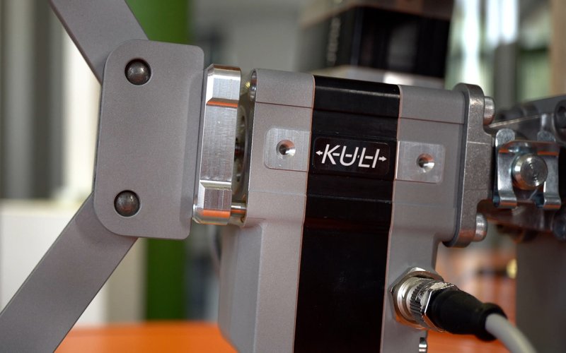 The Short-stroke linear drive "KuLi" replaces pneumatic cylinders